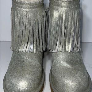 UGG Short Fringe Silver Glitter Boots Size 6 Excellent preowned condition